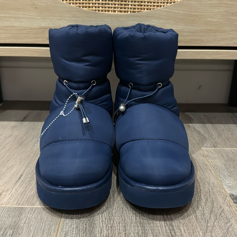 New- Stuart Weitzman Blue Polar Lug Quilted Boots